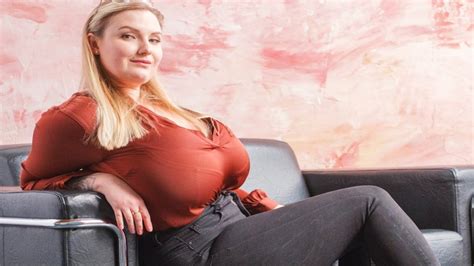 kira liv boob|Kira Liv shows you a pose with her yummy huge breasts